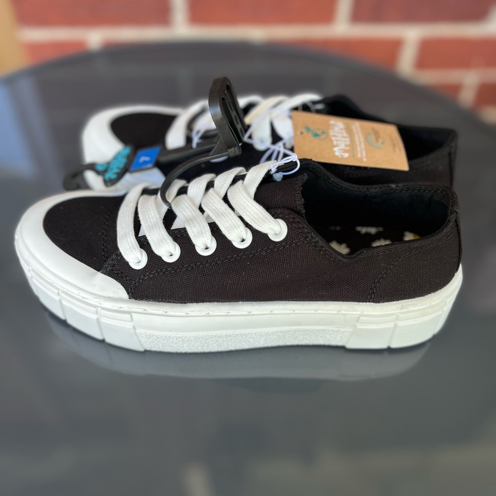 Malpow Women Plateform Shoes
With Sunflowers Insole